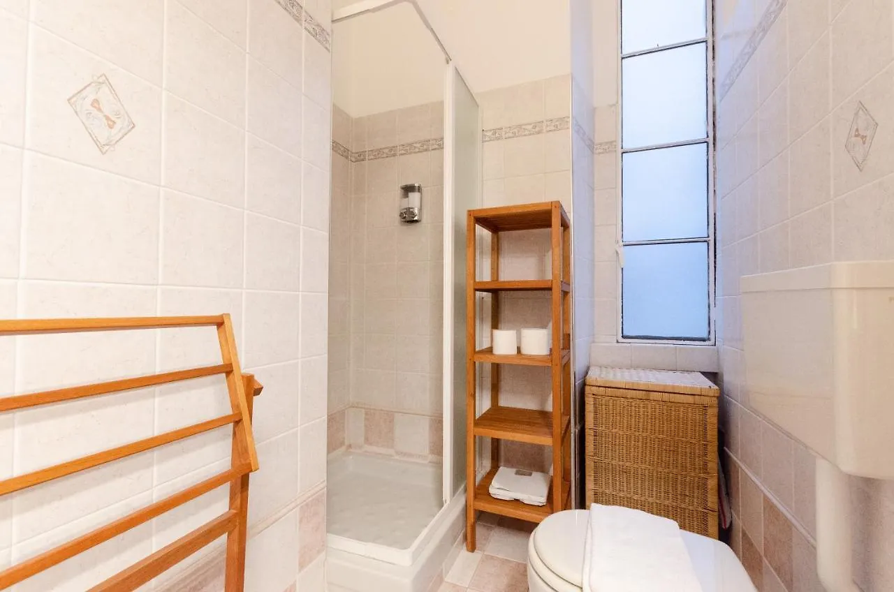 Cozy Central Flat - Porta Romana - Duomo Milan Apartment